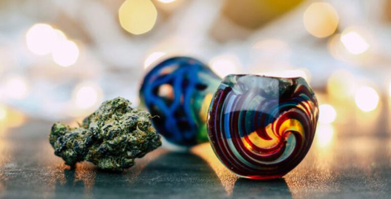 Read more about the article Cannabis Smoking Accessories & Best Cannabis Pipe Brand Reviews