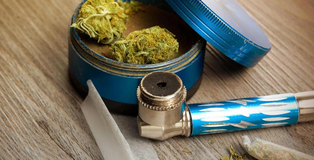 You are currently viewing Cannabis Smoking Accessories & Best Cannabis Grinder Brand Reviews